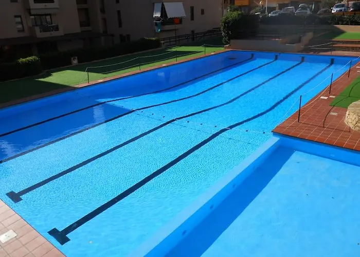 Con Piscina E Aria Condizionata *