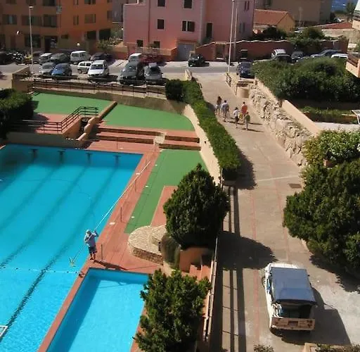 Con Piscina E Aria Condizionata *